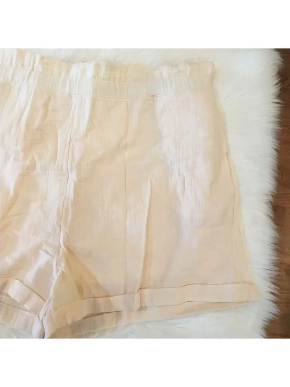 LAUREN Conrad XXL 3” high waisted paper bag shorts cream silk
